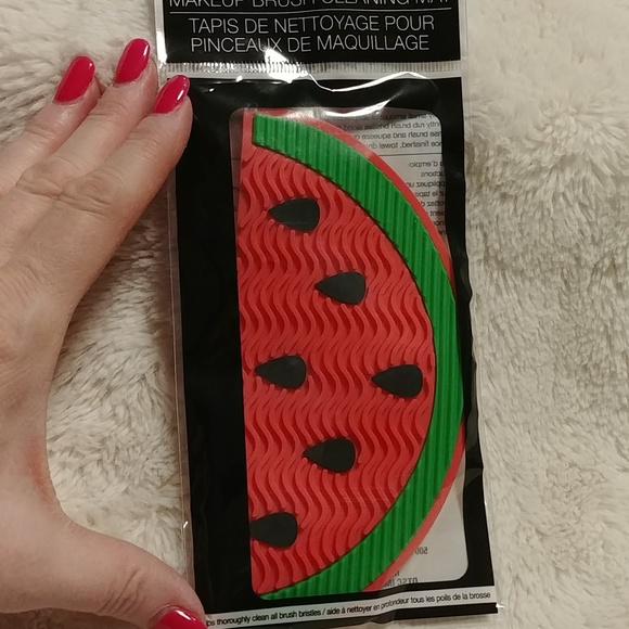 🎉2/$16 Watermelon Makeup Brush Cleaning Mat 🍉 - Picture 4 of 4
